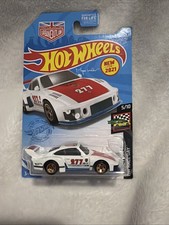 Porsche 935 Magnus Walker Urban Outlaw capó rojo base azul 2021 Hot Wheels