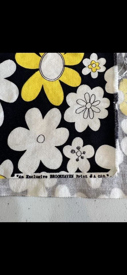 Estampado de cachemira Brookhaven negro, amarillo, blanco audaz años 70 45 “x 44” Foto 2 de 4