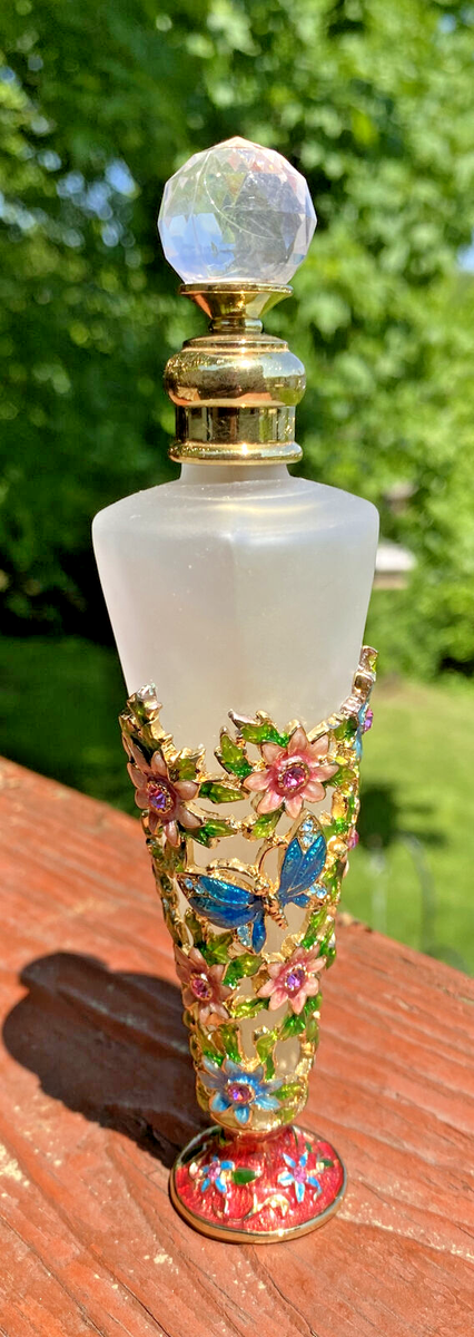 Beautiful Vintage Perfume Bottle With Crystal Dauber and Jeweled