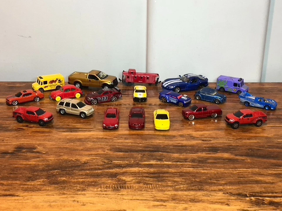 Raro lote de 19 autos fundidos a presión Maisto de colección: Burnin, VW Bug, energía atómica, camiones Foto 2 de 4