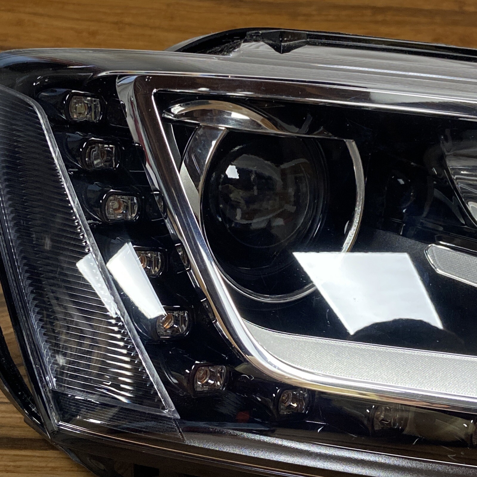 ? NEW 2016 Volkswagen Jetta Headlight Right Xenon 1ZS011192 