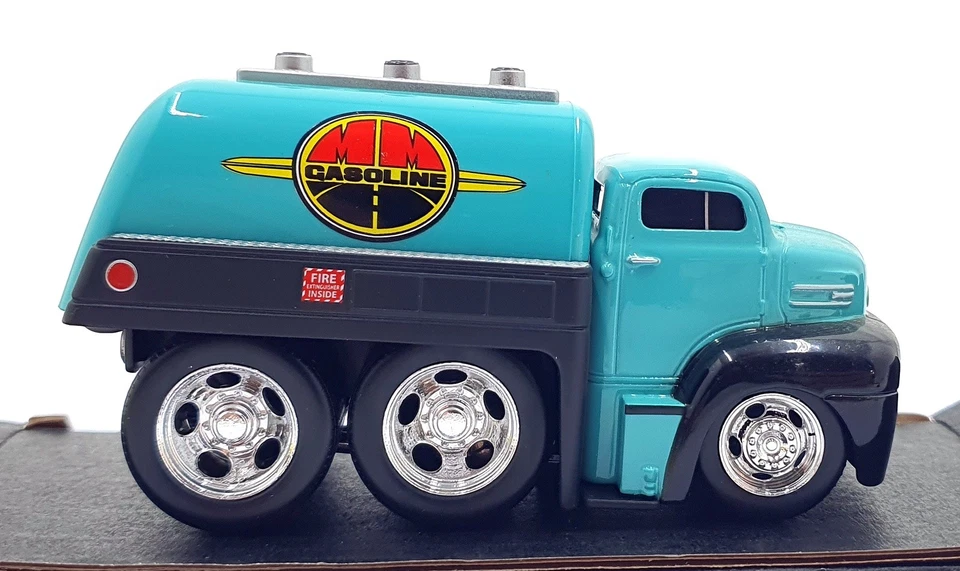 Бензиновый топливный грузовик Ford COE 1950 Muscle Machines масштаб 1:64 11610 - Изображение 3 из 4