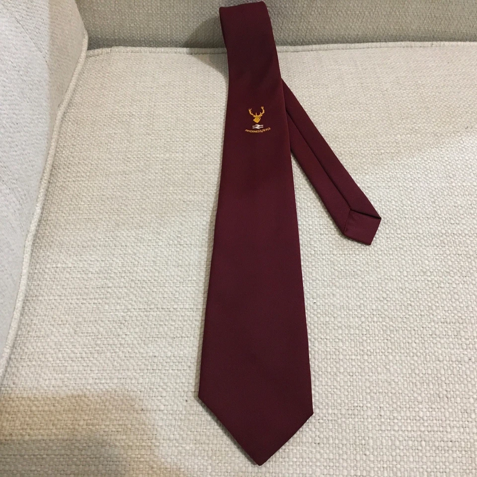Corbatas Granate Inverness Kyle Ferrocarril Corbata Emblema Ciervo 100% Poliéster Club Escocia Foto 3 de 4