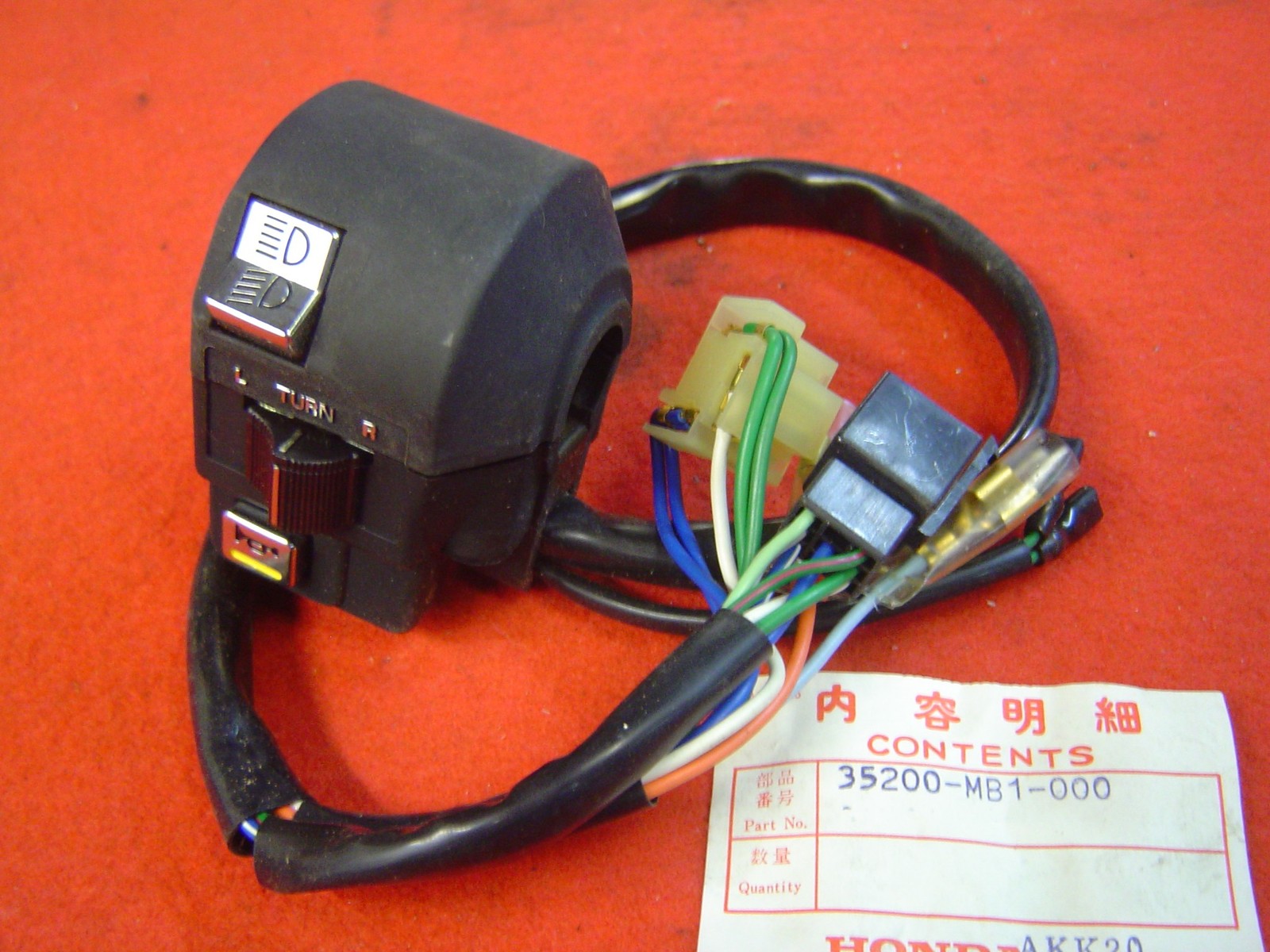 Commodo gauche de moto VF750C piece de rechange vintage reference 35200MB1013