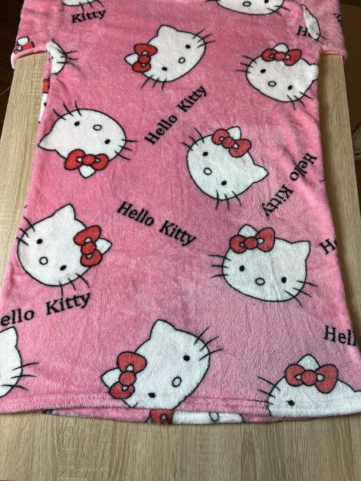 Lindo camisón estilo Y2K de Hello Kitty Foto 3 de 4
