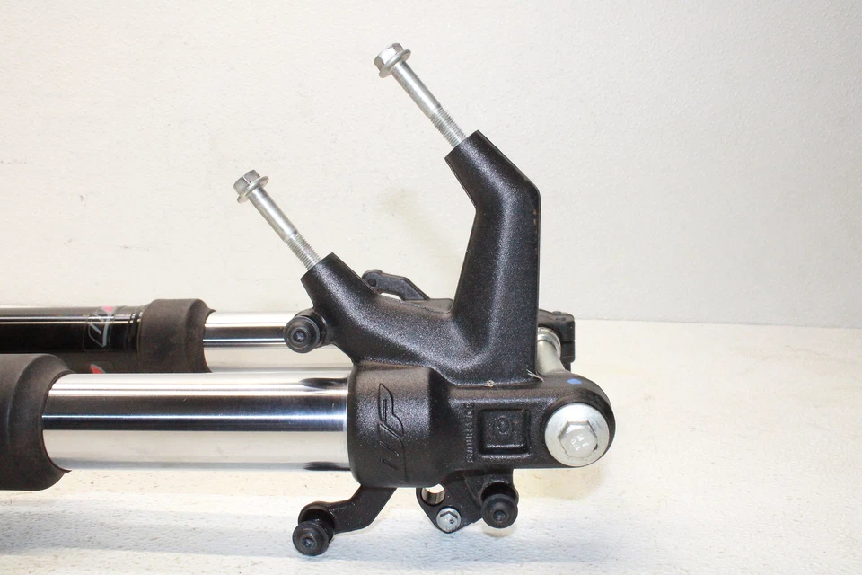 20-23 KTM DUKE 200 OEM WP FRONT FORKS SHOCK SUSPENSION LOWER TRIPLE TREE AXLE - Image 2 of 4