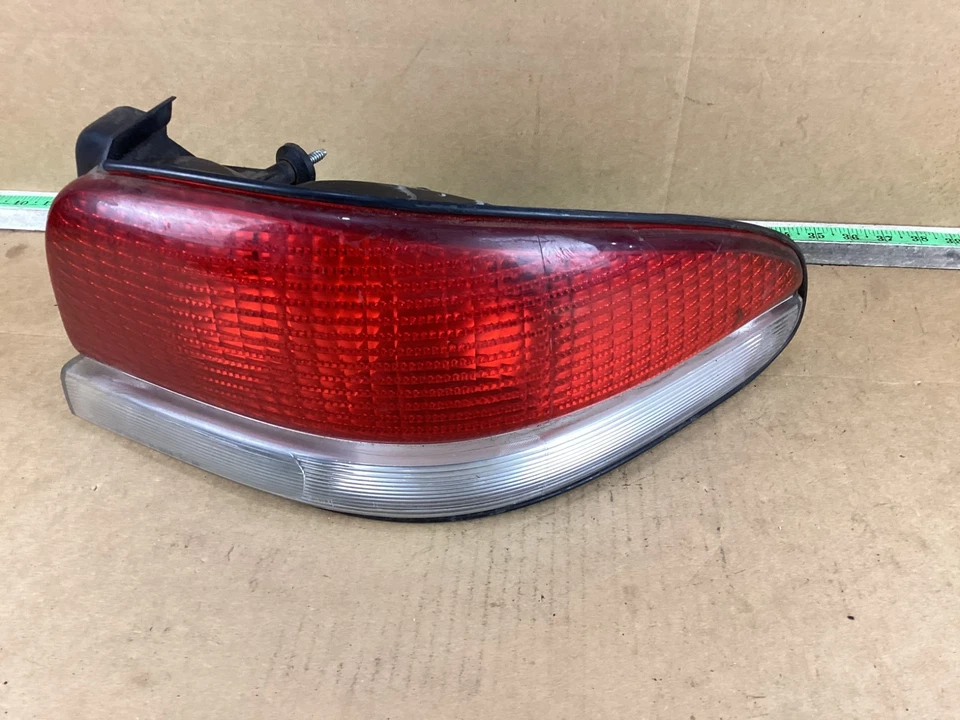 1995 - 2000 Chrysler Cirrus Rear Right Passenger Side Taillight Assembly - Image 4 of 4