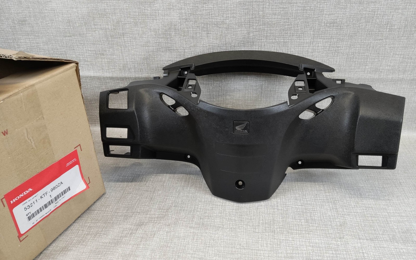 Couvre guidon noir NH1 SH125 plastique haute résistance Honda 53211-KTF-980ZA