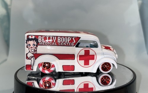 "Custom Made" Hot Wheels Dairy Delivery, Betty Boop Medical Center Real Riders - Picture 2 of 11
