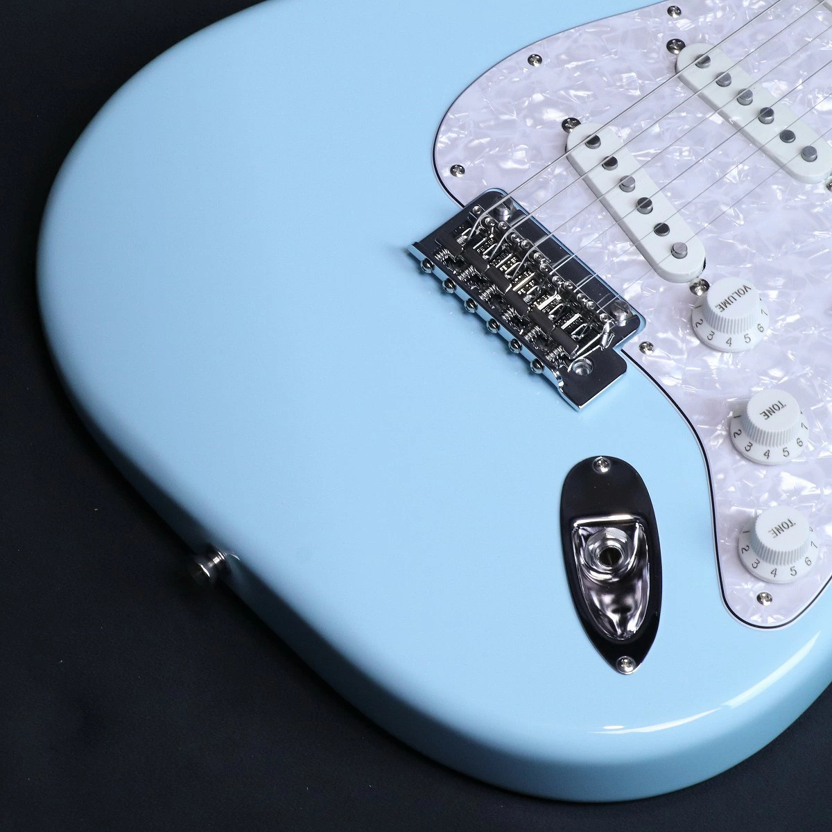 Fender Made In Japan Hybrid II FSR Stratocaster in Daphne Blue