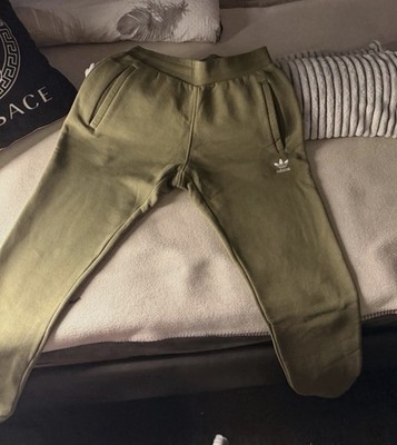 adidas Originals TREFOIL ESSENTIALS - Jogginghose - olive strata Größe S