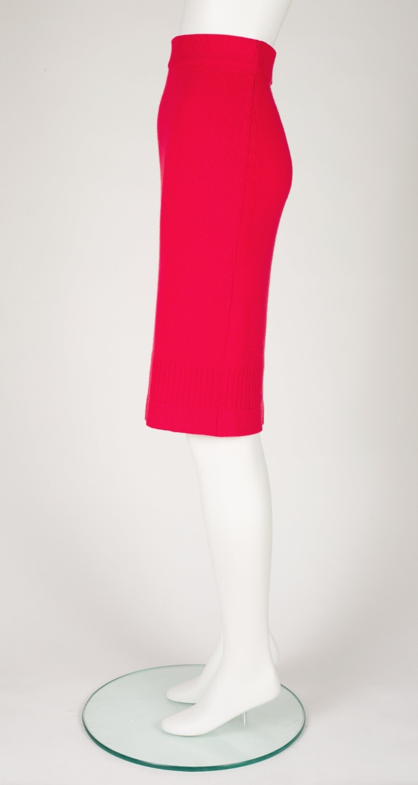 Chanel 1980s Vintage Red Cashmere Knit High-Waisted Pencil Skirt image 4