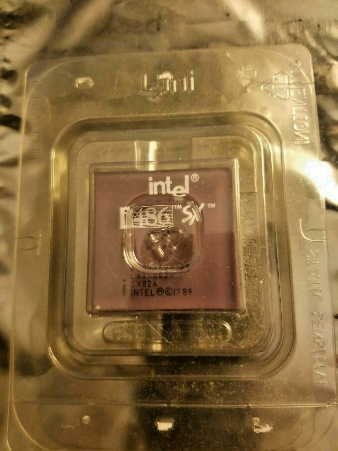INTEL 486SX 25mhz CPU Processor A80486SX-25 1989 SX411 AS-IS INTEL 486SX 25mhz CPU Processor A80486SX-25 1989 SX411 AS-IS