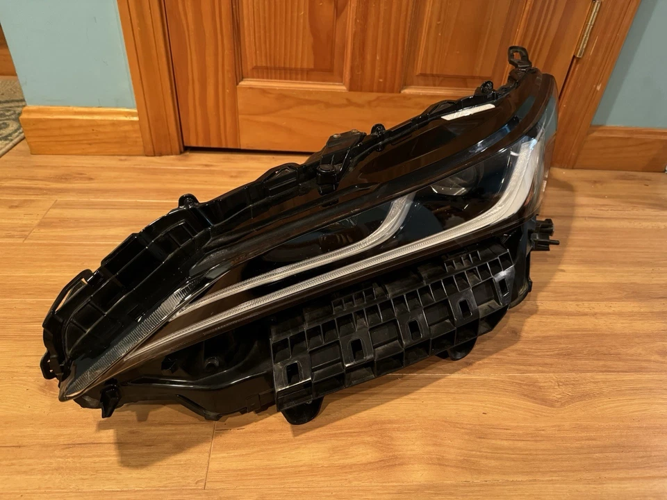 Faro Toyota Venza 2021-2024  Foto 3 de 4