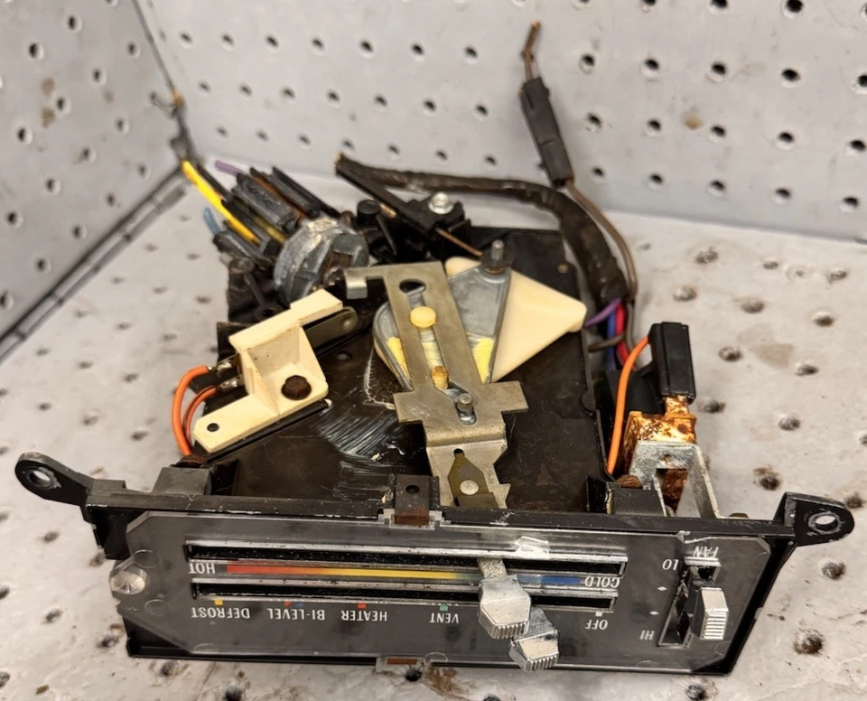 1973 - 1974 Pontiac Grand Prix кондиционер управления температуры переменного тока Can Am - Изображение 3 из 3