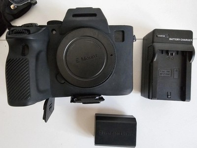 Sony Alpha 7R IV (ILCE-7RM4) 61MP Vollformat  Sehr gut 22k Auslösungen Gewähr