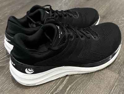 Topo Athletic Phantom Men s Size US 10.5Running Jogging Walking Gym Black/White