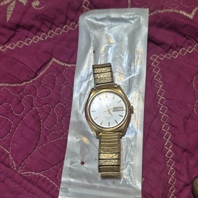 Seiko 5 Men s Automatic Day/Date Vintage 1970s Gold Bracelet Silver Dial