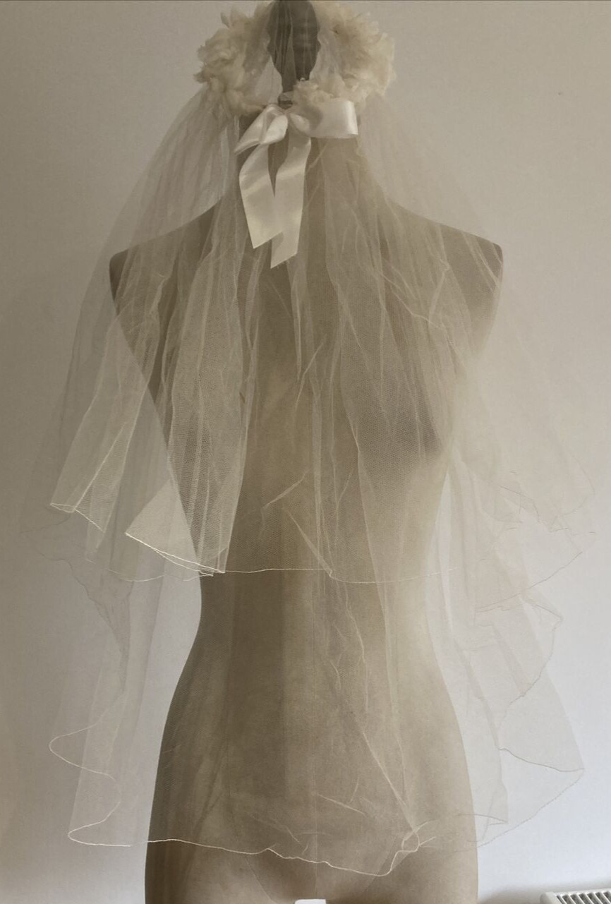 Vintage 1950s/60s Holy Communion Dress, Veil, Headpiece & 2 pairs of Gloves 9