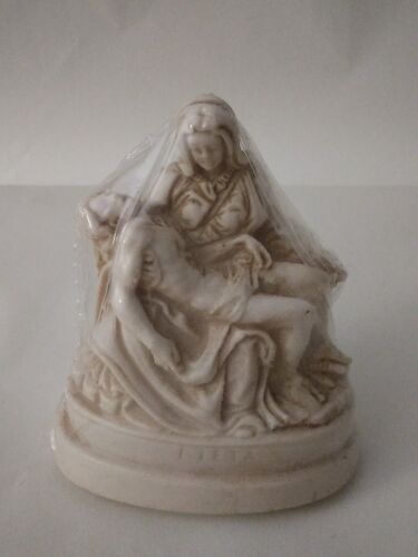 PIETA Figurine Italy Mary Jesus Christian Catholic NEW 3.5" - Picture 1 of 5