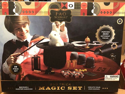 ***NEW IN BOX*** FAO Schwarz Ultimate Magic 28 pcs Set with 300 Tricks - Picture 2 of 6