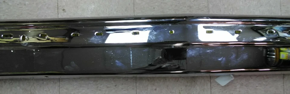 Parachoques delantero cromado Ford 1986 Crown Victoria/LTD (B280) usado OEM Foto 3 de 4