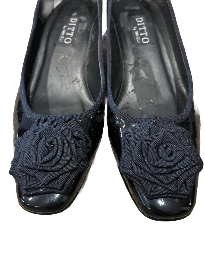 Lo mismo ocurre con Classic Van Eli charol vintage con flor en la puntera 1,5 bloque tacón 8,5 m Foto 3 de 4