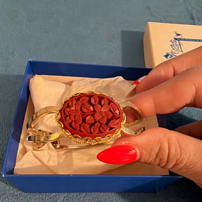 Whiting Davis Vintage Faux Cinnabar Bangle Bracelet Gold Red Floral Hinged Box