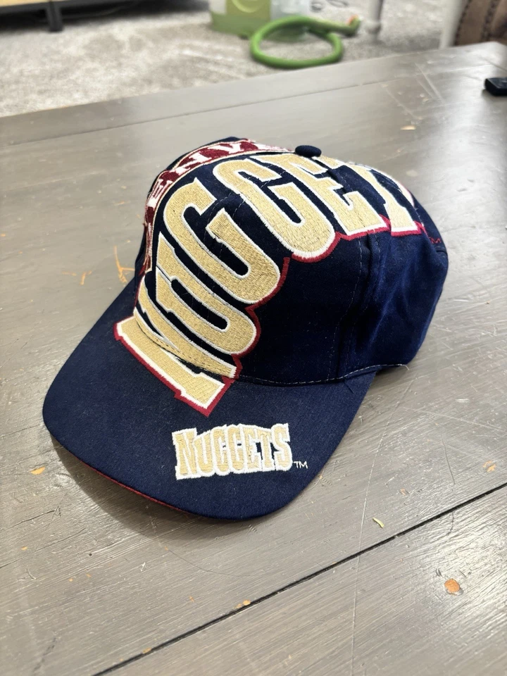 Sombrero trasero a presión con logotipo grande Denver Nuggets años 90 raro Foto 2 de 4