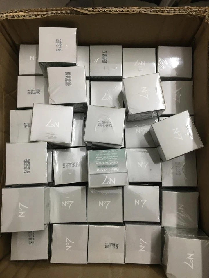 Crema de día No7 Future Renew Damage Reversal FPS 25 1,69 oz exp. 09/25+ Foto 4 de 4