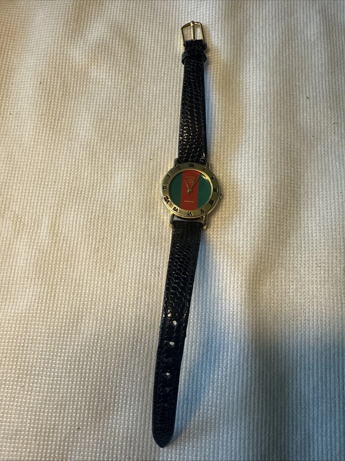 Montre Gucci Femme Ronde Shelly Line Quartz Doré Vintage 24mm Fonctionne Pile Neuve