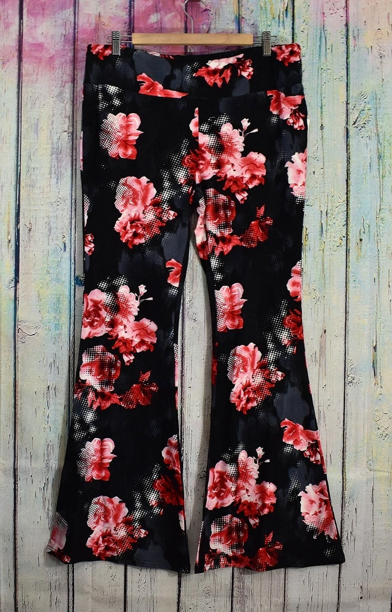 Women's No Boundaries Juniors' Flare Pants XXL, XXXL Red Floral