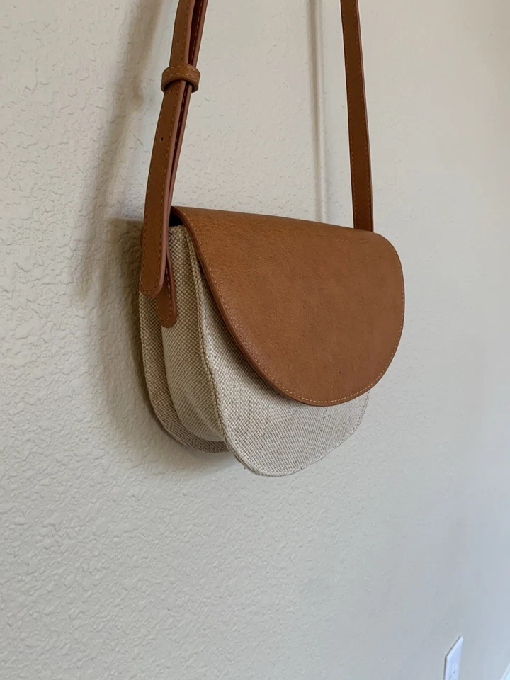 ¡Bolso Bandolera Mystique Crema Y Tostado! Foto 3 de 4