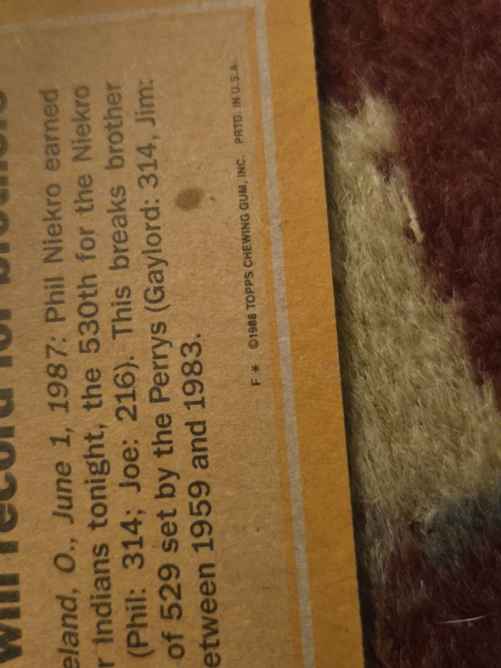 Tarjeta de béisbol Topps 1988 #5 autógrafo de Phil Niekro Salón de la fama y hermano Joe NIEKRO Foto 3 de 3