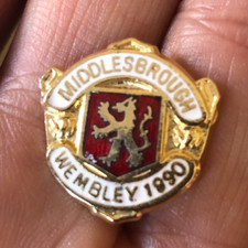 RARE OLD MIDDLESBROUGH FC WEMBLEY 1990 SHAPED CREST ENAMEL PIN BADGE