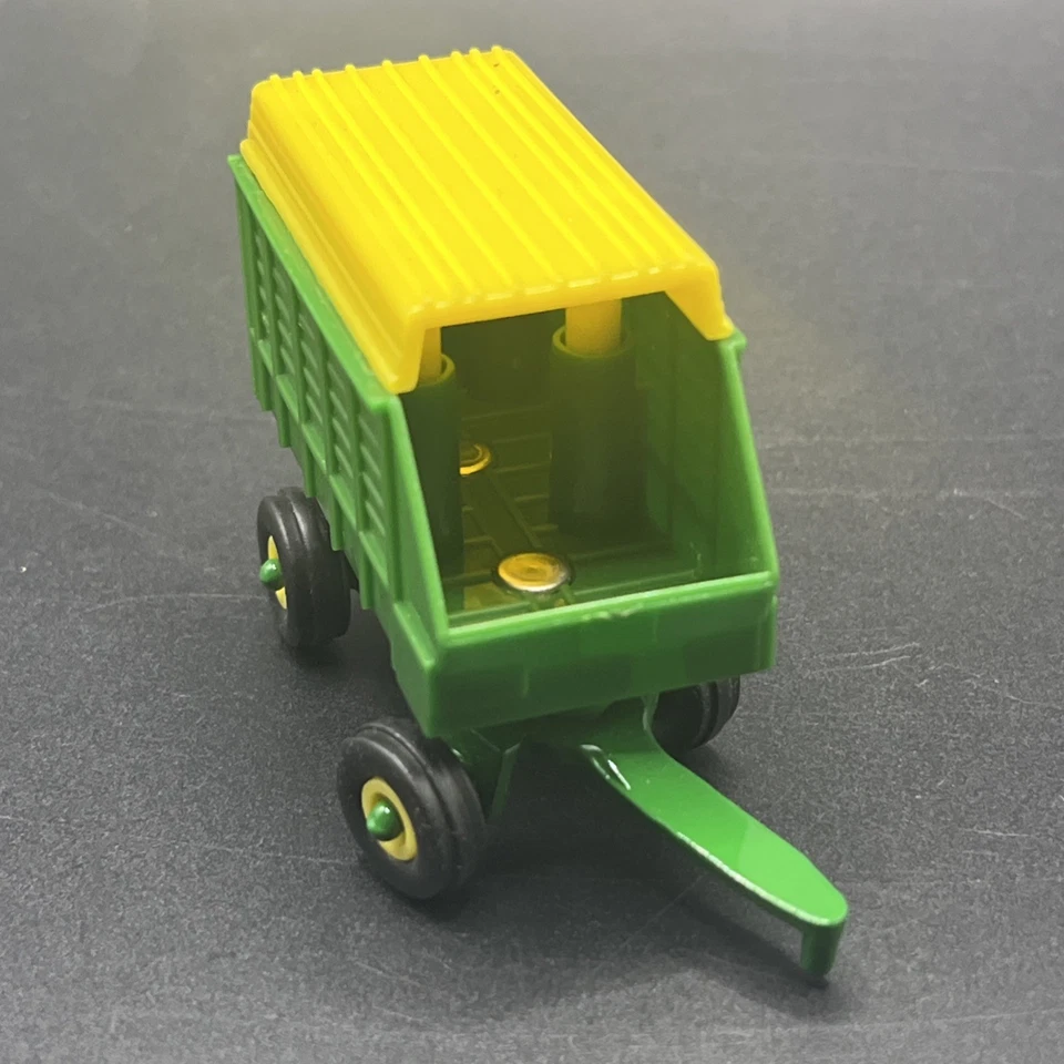 Ertl 1:64 John Deere Forage Wagon Plastic Diecast Green Yellow Trailer - Image 4 of 4