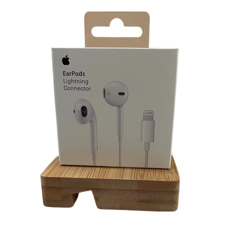 APPLE EarPods Lightning Wired Earphones Headphones . In original package. A1748 - Image 2 of 4