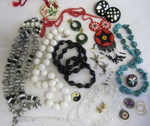 JUNK DRAWER JEWELRY LOT B-Vtg to Now-Craft Scrap Repair Wearable Mixed 5+ Pounds - Picture 5 of 7