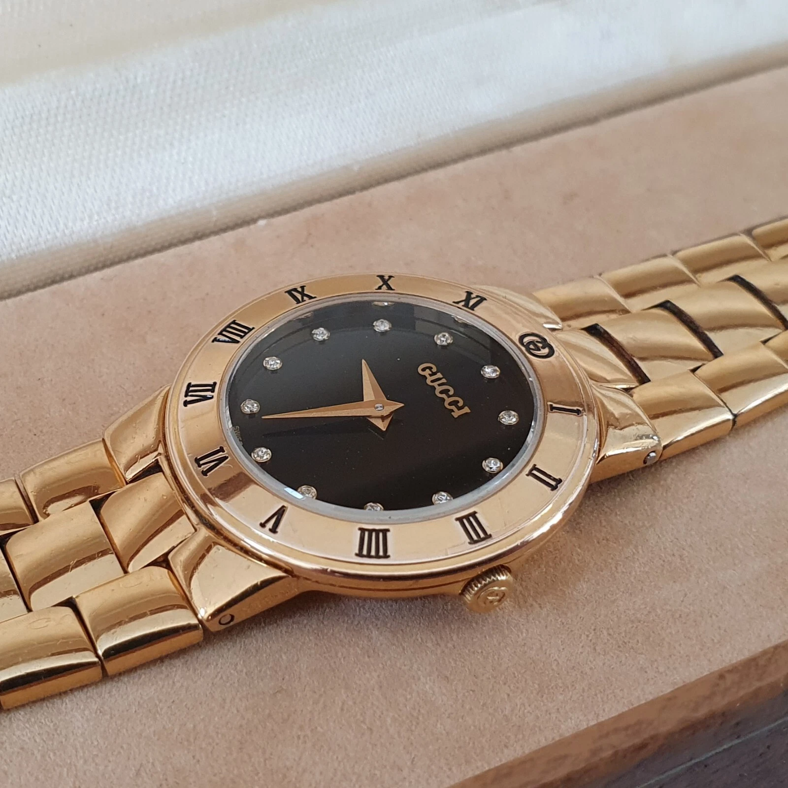 Montre femme Gucci 3300L plaqué or 18 carats avec index diamantés (A251)