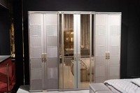 Eleganter Grauer Kleiderschrank Aus Holz Im Modernen Design