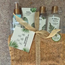 Go Back to Nature Pamper Bag Bath Set Mandari...