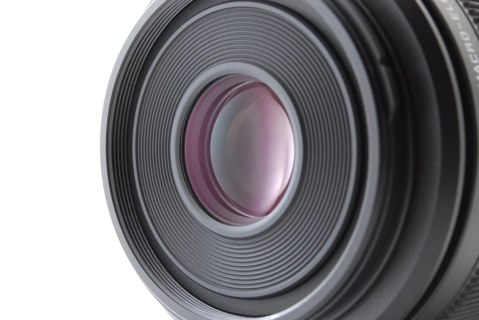 【MINT】Panasonic LUMIX LEICA DG MACRO ELMARIT 45mm f/2.8 ASPH MEGA O.I.S Lens - Image 3 of 4