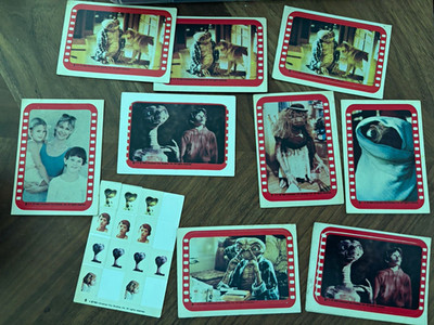 ET The Extra-terrestrial lot of cards and some stickers . 1982 .
