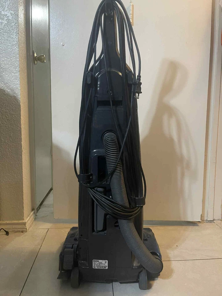 Aspiradora vertical Kenmore 116.33613300 - ¡Potente limpieza + 2 bolsas adicionales! Foto 4 de 4