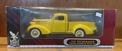 Road Signature Deluxe Edition 1937 Studebaker Coupe Express