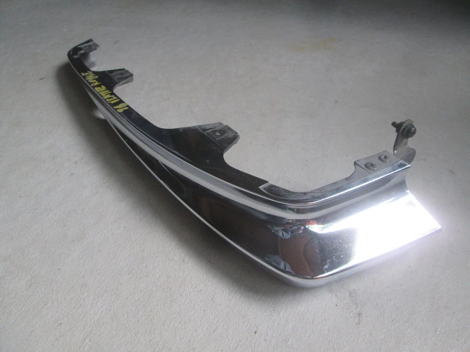 YAMAHA 1986 - 1993 VENTURE ROYALE XVZ1300 CHROME LEFT BAG GUARD 1NL-2840K-00-00 - Image 2 of 4