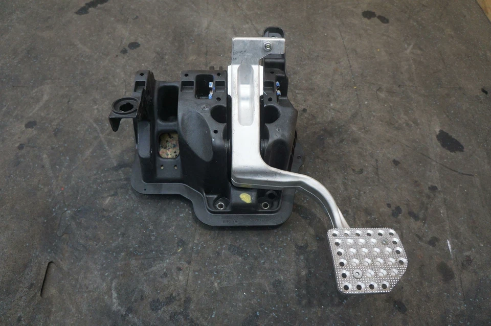 Conjunto de pedal de freio fabricante de equipamento original 191401 Ferrari California 2008-14 - Imagem 2 de 4