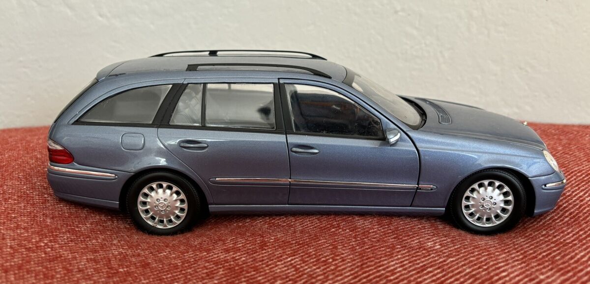 【冬バーゲン★特別送料無料!】 Kyosho Mercedes 1:18 Blue E320 T-modell Wagon E-Klasse Benz その他