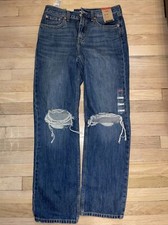 Women's NWT Levi  s Low Pro Straight Blue Jeans -Size 28