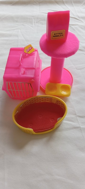 Vintage Mattel Barbie's Cat Fluff Accessories Carrier Bed Food Dish Scratch Post